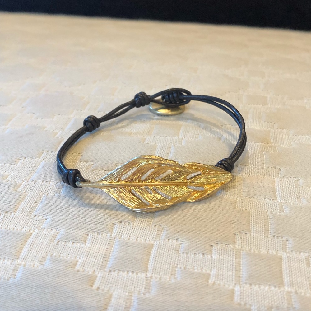 Chloe +Isabel leaf bracelet
